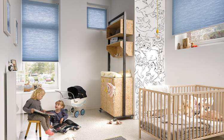 raamdecoratie met kindveilige ketting in de kinderkamer - Duette® shades