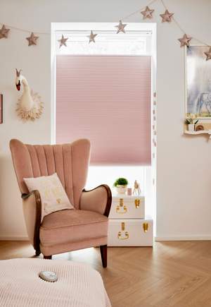 roze Luxaflex® Duette® shades in de kinderkamer