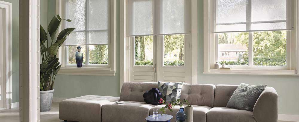 Raamdecoratie woonkamer Rolgordijnen