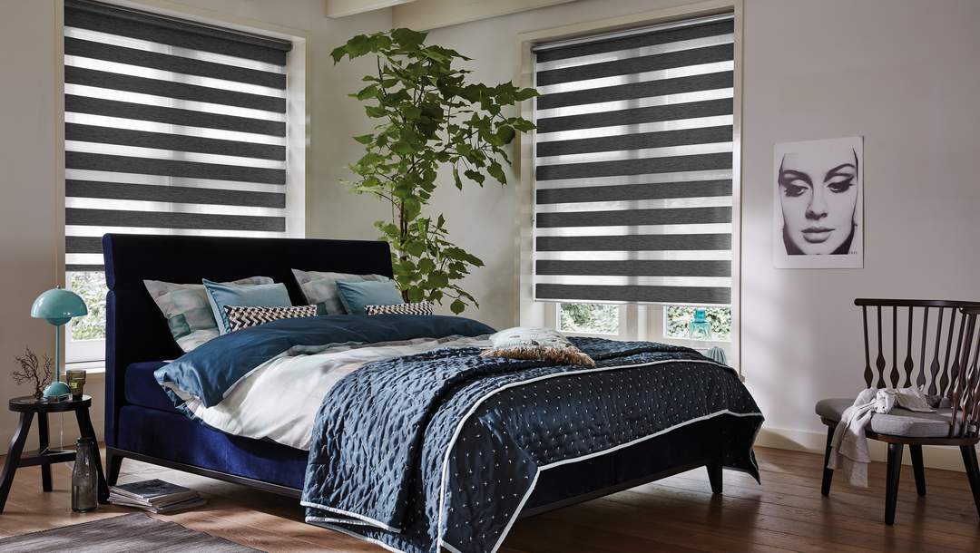 Raamdecoratie slaapkamer Twist® rolgordijnen