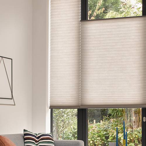 Luxaflex® Duette® shades met top down / bottom up